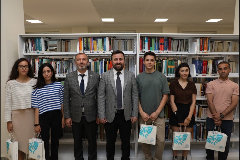 ALKÜ’LÜ ÖĞRENCİLER KÜTÜHANE KULLANIMI İÇİN TEŞVİK EDİLİYOR