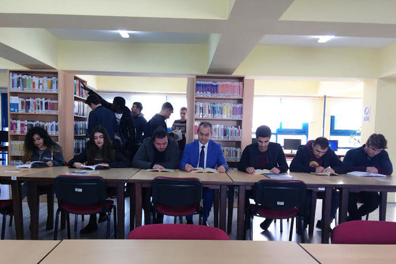 REKTÖRÜMÜZ PROF.DR. AHMET PINARBAŞI KÜTÜPHANEMİZİ ZİYARET ETTİ