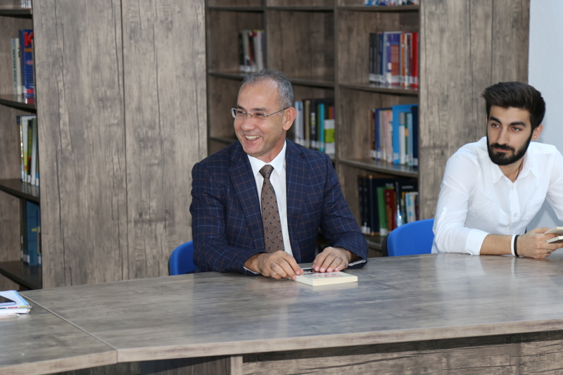 REKTÖRÜMÜZ PROF. DR. AHMET PINARBAŞI KÜTÜPHANEMİZİ ZİYARET ETTİ